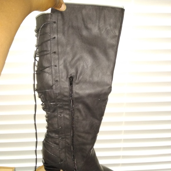 Twice worn knee high black boots - Picture 2 of 4